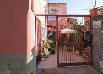 Edificio all\'aperto - Casa indipendente Piazza Chiesa Madre
 
5, Catania - foto 2