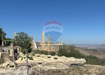 Edificio all\'aperto - Villa Contrada Xirumi
 
snc, Lentini - foto 39