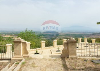 Vista delle montagne - Villa Contrada Xirumi
 
snc, Lentini - foto 95