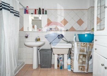 Bagno - Bilocale Via Stefano Carombene
 
15, Catania - foto 4