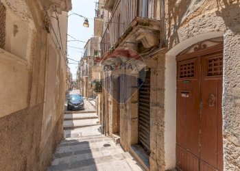 Edificio all\'aperto - Casa indipendente Via Testa
 
45-47-43, Caltagirone - foto 2