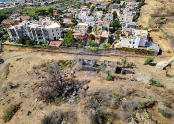 Vista delle montagne - Terreno edificabile Via Vampolieri
 
snc, Aci Catena - foto 16