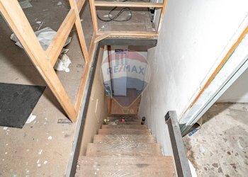 Scale - Locale Commerciale via marchese di san giuliano
 
63, Acireale - foto 19