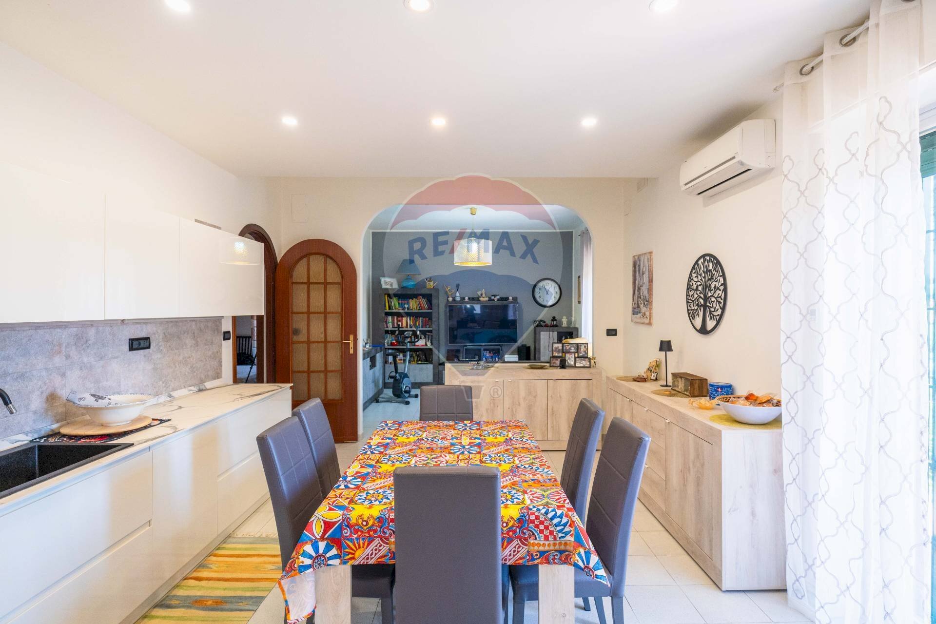 Sala da pranzo - Casa semi indipendente Via Iacopo da Lentini
22, Mascalucia - foto 2