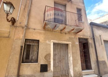 Edificio all\'aperto - Casa indipendente Via Profeta
 
55-57, Mirabella Imbaccari - foto 2