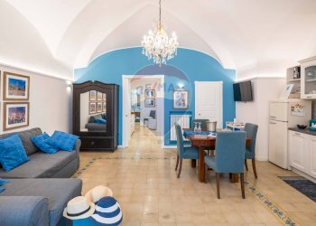 Sala da pranzo - Casa indipendente Via Santa Barbara
 
7, Catania - foto 1