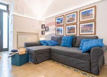 Soggiorno - Casa indipendente Via Santa Barbara
 
7, Catania - foto 8