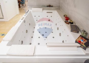 Dettagli - Casa indipendente Via Santa Barbara
 
7, Catania - foto 13