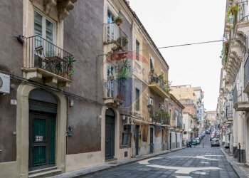 Edificio all\'aperto - Casa indipendente Via Santa Barbara
 
7, Catania - foto 34