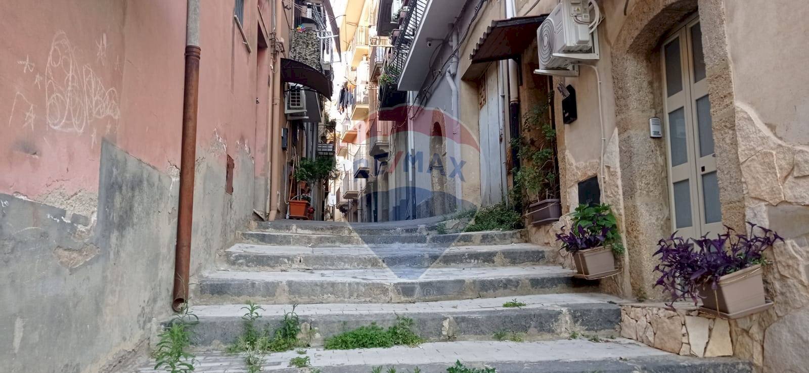 Edificio all\'aperto - Bilocale RONCA
 
23, Caltagirone - foto 2