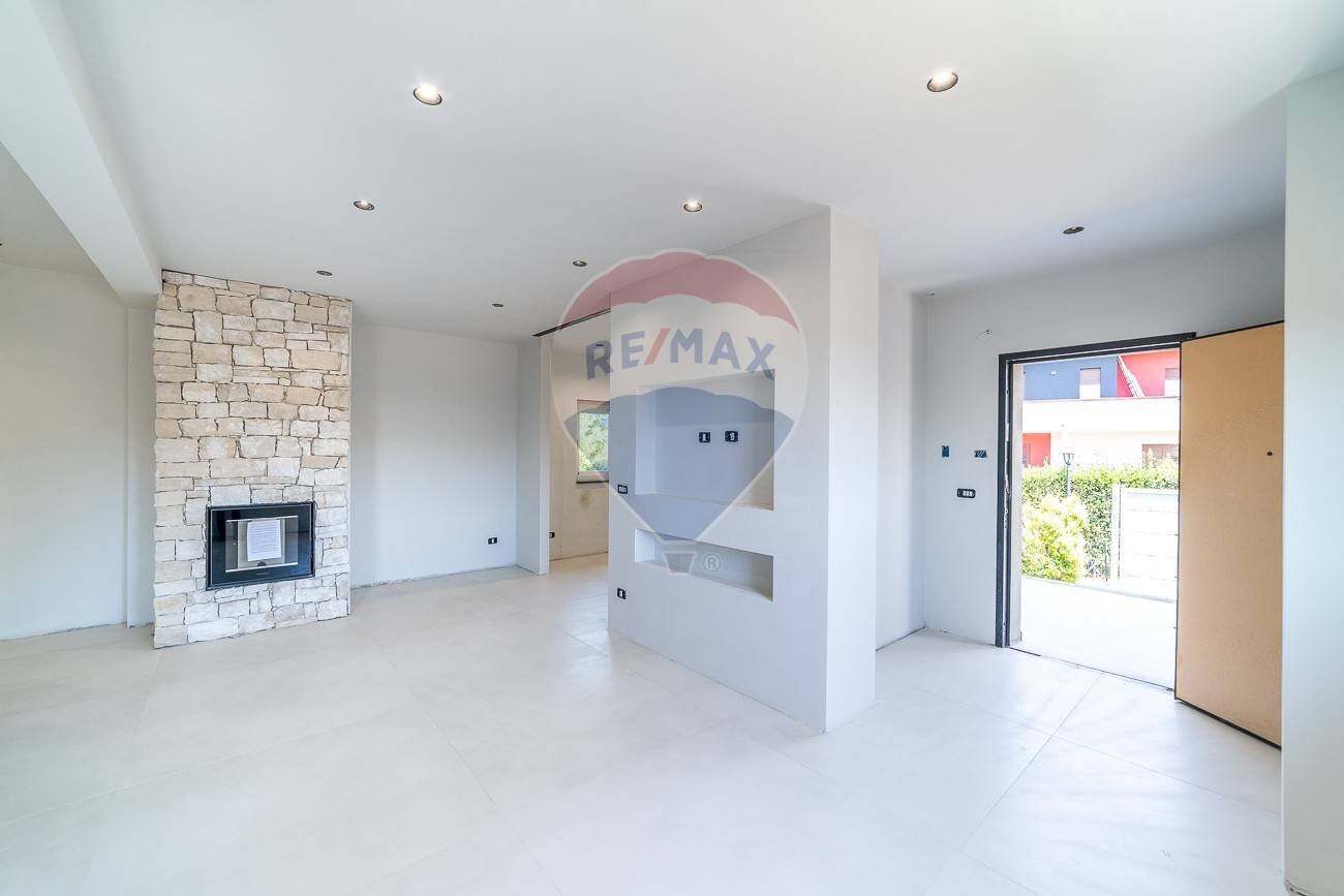 Stanza vuota - Villa Via Antonio Gramsci
 
12, Gravina di Catania - foto 1