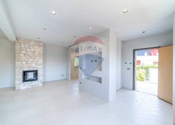 Stanza vuota - Villa Via Antonio Gramsci
 
12, Gravina di Catania - foto 1