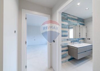 Bagno - Villa Via Antonio Gramsci
 
12, Gravina di Catania - foto 13