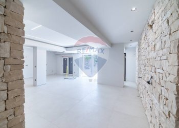 Stanza vuota - Villa Via Antonio Gramsci
 
12, Gravina di Catania - foto 32