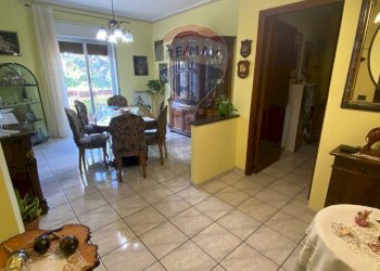 Sala da pranzo - Appartamento piazza Europa
 
5, Aci Sant'Antonio - foto 3