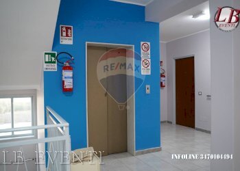 Hall / corridoio - Commercial Activity Via Verona
 
2, Mascalucia - photo 3