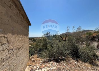 Edificio all\'aperto - Agricultural land cda feccia di vino
 
sn, Ramacca - photo 3