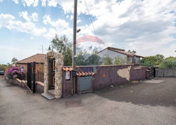 Casa all\'aperto - Villa via Silvio Pellico
 
34, Aci Sant'Antonio - foto 2