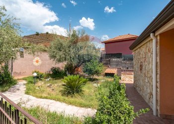 Giardino - Villa via Silvio Pellico
 
34, Aci Sant'Antonio - foto 7