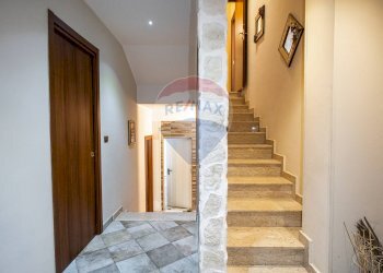 Scale - Villa via Silvio Pellico
 
34, Aci Sant'Antonio - foto 18