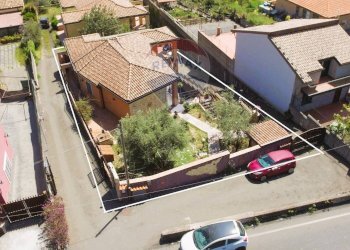 Edificio all\'aperto - Villa via Silvio Pellico
 
34, Aci Sant'Antonio - foto 27