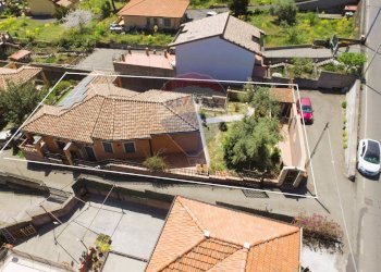 Edificio all\'aperto - Villa via Silvio Pellico
 
34, Aci Sant'Antonio - foto 28