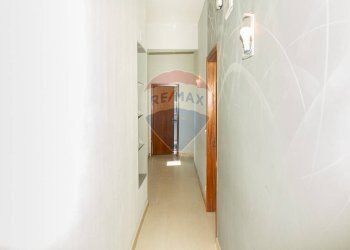 Hall / corridoio - Casa indipendente Via Palermo
 
725, Catania - foto 10