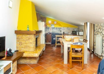 Sala da pranzo - Quadrilocale Via Pulei
 
39, Mascalucia - foto 3