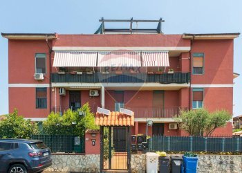 Edificio all\'aperto - Quadrilocale Via Pulei
 
39, Mascalucia - foto 1