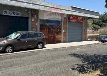 Casa all\'aperto - Negozio PIAZZALE ITALIA
 
18, San Pietro Clarenza - foto 9