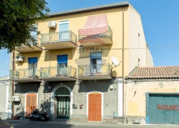 Edificio all\'aperto - Bilocale Via Pietra Dell'ova
 
140, Catania - foto 1