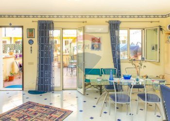 Sala da pranzo - Villa a Schiera Via Don Luigi Sturzo
 
8, Giardini-Naxos - foto 2