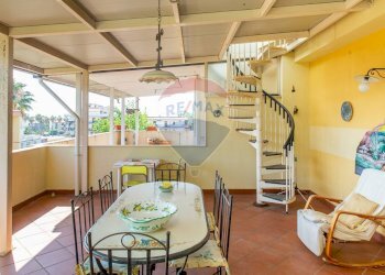 Sala da pranzo - Villa a Schiera Via Don Luigi Sturzo
 
8, Giardini-Naxos - foto 27