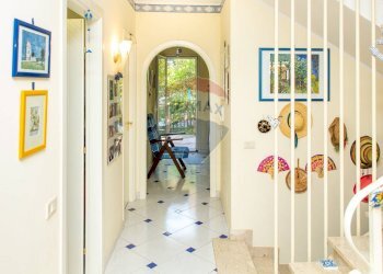 Hall / corridoio - Villa a Schiera Via Don Luigi Sturzo
 
8, Giardini-Naxos - foto 49