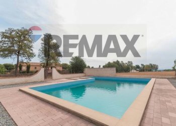 Piscina - Villa Via Andromeda
 
1, Caltagirone - foto 8