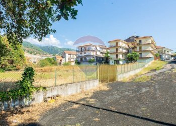 Edificio all\'aperto - Terreno agricolo Via Archimede
 
38, Zafferana Etnea - foto 5