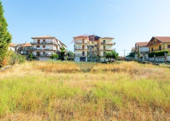 Edificio all\'aperto - Terreno agricolo Via Archimede
 
38, Zafferana Etnea - foto 18