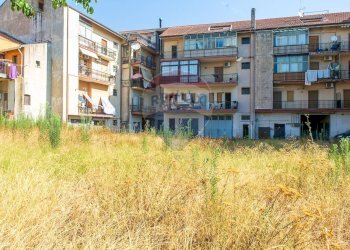 Edificio all\'aperto - Terreno agricolo Via Archimede
 
38, Zafferana Etnea - foto 26