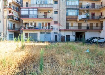 Edificio all\'aperto - Terreno agricolo Via Archimede
 
38, Zafferana Etnea - foto 27