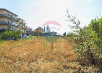 Edificio all\'aperto - Terreno agricolo Via Archimede
 
38, Zafferana Etnea - foto 36
