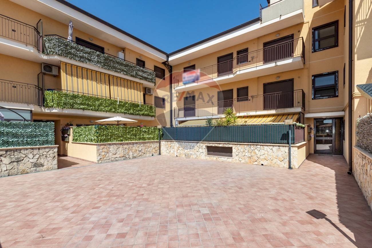 Edificio all\'aperto - Bilocale Via Piano Tavola (ex strada provinciale 229)
 
snc, Motta Sant'Anastasia - foto 3