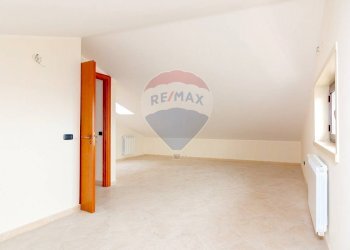 Stanza vuota - Attico Via Piano Tavola - C.da Vazzano-Complesso BGM
 
SNC, Motta Sant'Anastasia - foto 74