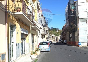 Edificio all\'aperto - Locale Commerciale Via Stazione Isolamento
 
82, Caltagirone - foto 2