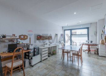 Cucina - Commercial Premises Via Stazione Isolamento
 
82, Caltagirone - photo 2