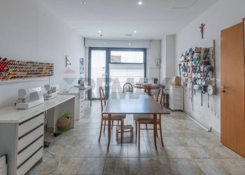 Sala da pranzo - Commercial Premises Via Stazione Isolamento
 
82, Caltagirone - photo 12