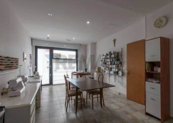 Sala da pranzo - Commercial Premises Via Stazione Isolamento
 
82, Caltagirone - photo 13