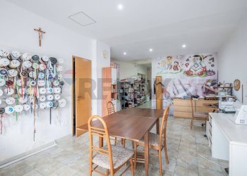 Sala da pranzo - Commercial Premises Via Stazione Isolamento
 
82, Caltagirone - photo 15