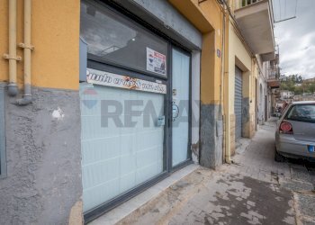 Edificio all\'aperto - Commercial Premises Via Stazione Isolamento
 
82, Caltagirone - photo 20
