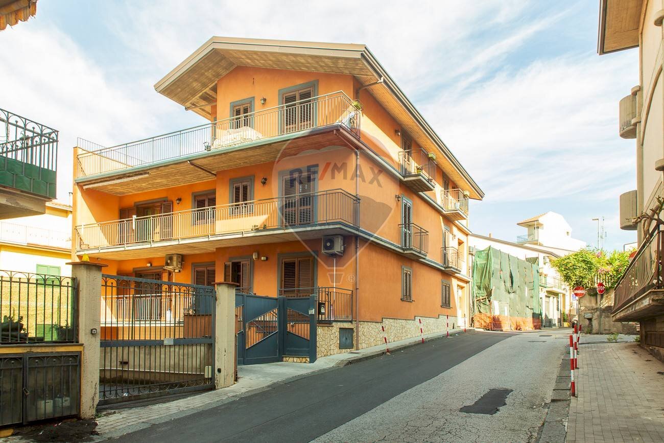 Edificio all\'aperto - Casa semi indipendente Via Terza Retta di Ponente
 
231, Belpasso - foto 1