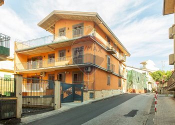 Edificio all\'aperto - Casa semi indipendente Via Terza Retta di Ponente
 
231, Belpasso - foto 1